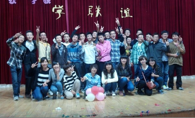 伟德国际娱乐1946英国体育2012-2013团学联谊晚会圆满成功